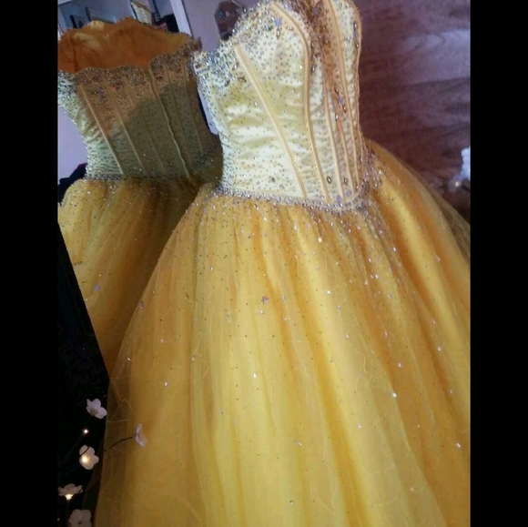 GORGEOUS GRAD DRESS. WORN 5 HOURS ONLY. - Picture 2 of 5